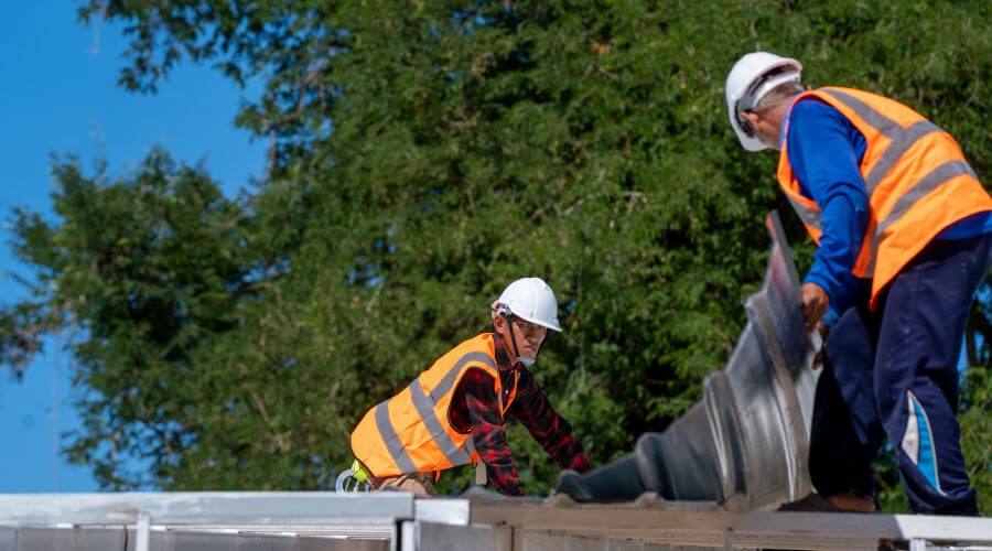 Expert top industrial roofings services in Sabana Hoyos, PR